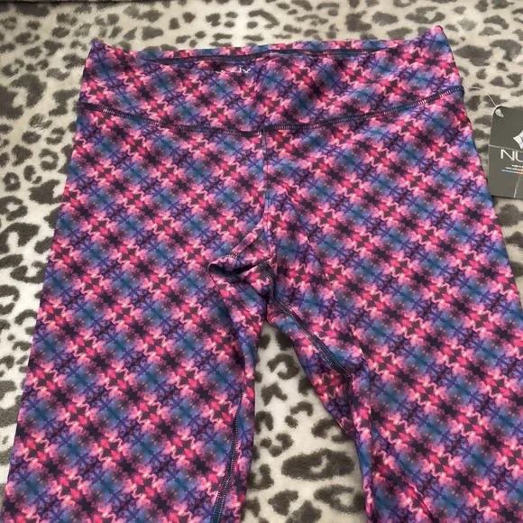 NUX Rio Capri Leggings in Kaleidoscope Painted Plum Size Small - Picture 5 of 14